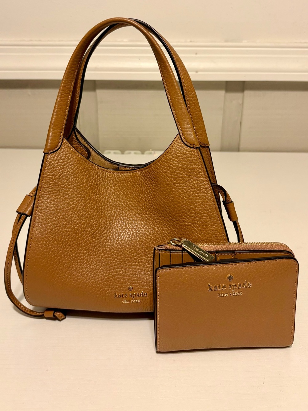 Kate Spade Stash Carryall Leather Handbag &
Small L-zip Wallet Warm Gingerbread